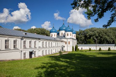 St. George Manastırı (Yuriev) Manastırı, Veliky Novgorod, Rusya - Aziz George Manastırı 'nın Kutsal Haç Katedrali, Yurievo Köyü, Veliky Novgorod' un (Novgorod the Great Novgorod) eteklerinde. UNESCO Dünya Mirası
