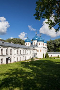 St. George Manastırı (Yuriev) Manastırı, Veliky Novgorod, Rusya - Aziz George Manastırı 'nın Kutsal Haç Katedrali, Yurievo Köyü, Veliky Novgorod' un (Novgorod the Great Novgorod) eteklerinde. UNESCO Dünya Mirası