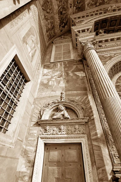 Катедральний Собор Аоста Cattedrale Santa Maria Assunta Екстер Сепія Аоста — стокове фото