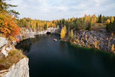 Karelia, Rusya - Ruskeala parkı Sonbaharda, Mermer ocağı