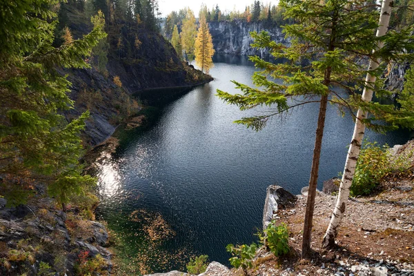 ロシアのカレリア 秋のロシアの公園 大理石の採石場 — ストック写真
