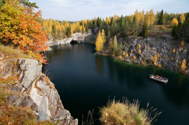 Karelia, Rusya - Ruskeala parkı Sonbaharda, Mermer ocağı