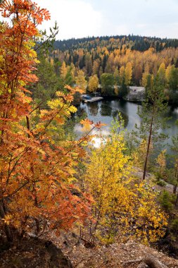 Karelia, Rusya - Sonbaharda Ruskeala Parkı