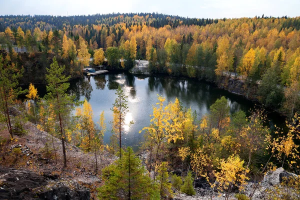 Карелия Россия Парк Рускеала Осенью — стоковое фото