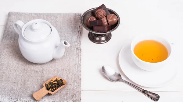 Théière Tasse Thé Vert Avec Pétales Fleurs Bonbons Dans Vase — Photo