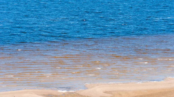 Havssidan Med Gyllene Sandbotten Grunt Vatten Och Övergång Till Ett — Stockfoto