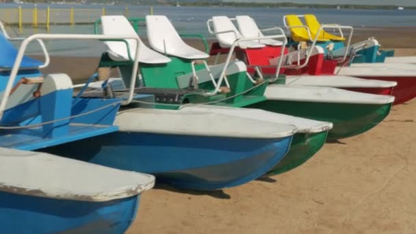 Placer Remar Catamarán Pedalo Playa Arena Primer Plano — Vídeos de Stock