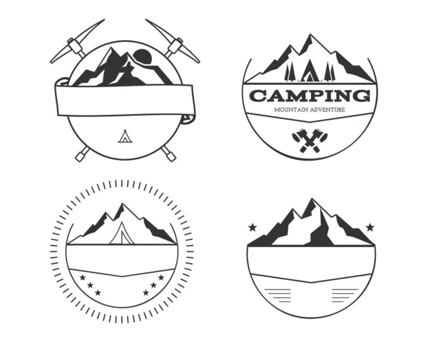 Conjunto de insignias de campamento de verano vintage en blanco y plantillas de logotipo al aire libre, emblemas y etiquetas. — Archivo Imágenes Vectoriales