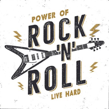 Klasik Hand Drawn Rock n Roll Posteri, Rock Müzik Posteri. Hard Music Tee Grafik Tasarımı. Rock müzik tişörtü. Rock 'n Roll' un Gücü alıntısı. Hisse vektör retro duvar kağıdı, beyaz üzerine izole edilmiş amblem.