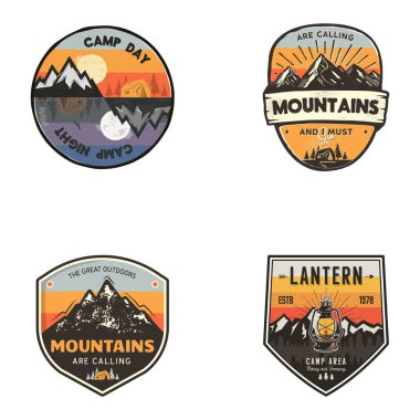 Klasik el yapımı seyahat logoları. Yürüyüş etiketleri kavramları. Dağ keşif rozeti tasarımları. Seyahat logoları, trekking logotype koleksiyonu. Beyaz arkaplanda izole edilmiş stok vektör retro yamaları.