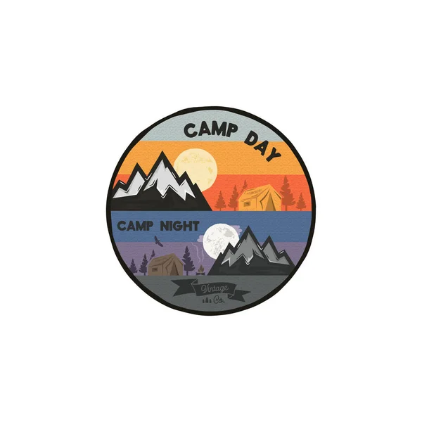 Camp Day Camp Night Outdoor Adventure Concept Lambang Kemping Yang - Stok Vektor