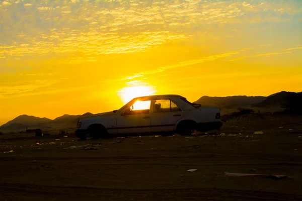 Sonnenaufgang Der Wüste Mit Schönem Gelben Himmel — Stockfoto