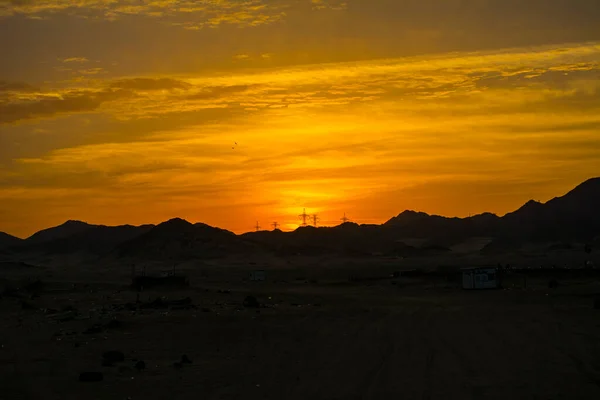 Sonnenaufgänge Saudiarabien Wunderschöner Oranger Himmel Mit Bergen — Stockfoto