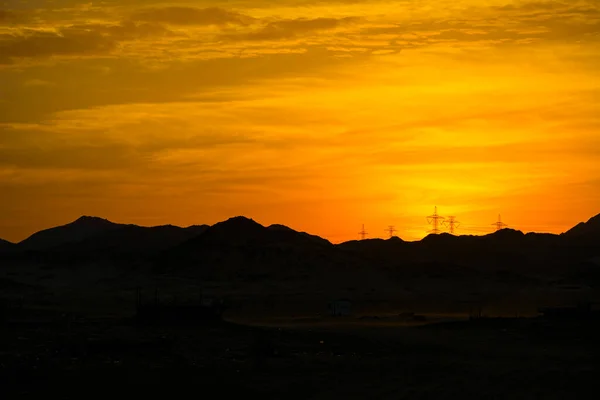 在Saudiarabia的日出 美丽的橙色天空与山 — 图库照片