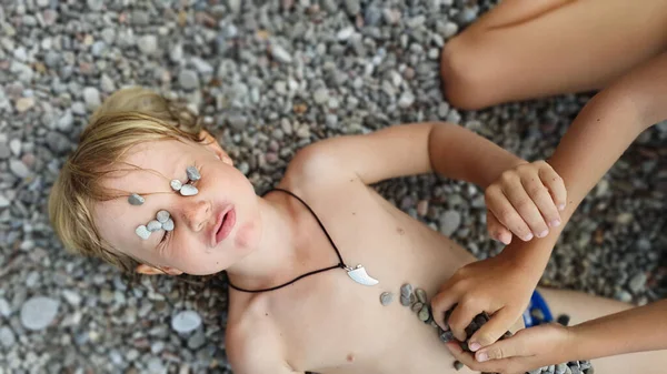 Sunny Beach Happy Kids Have Fun Lying Hot Pebble Sunbathing — Stock Photo, Image