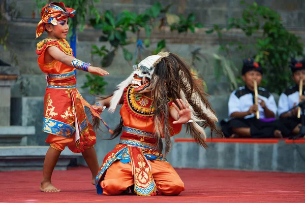 Bali Indonesia June 2016 Dancer Demon Rangda Traditional Mask Evil — Stock Photo, Image