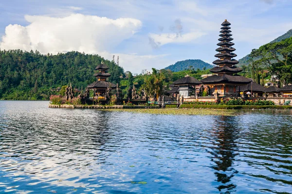 Vue Panoramique Pendant Promenade Bateau Lac Beratan Bedugul Ancienne Pura — Photo