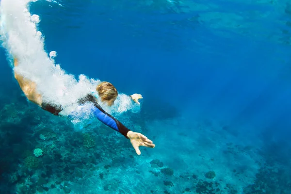 Happy Family Active Teenage Girl Jump Dive Underwater Tropical Coral — Stock Photo, Image