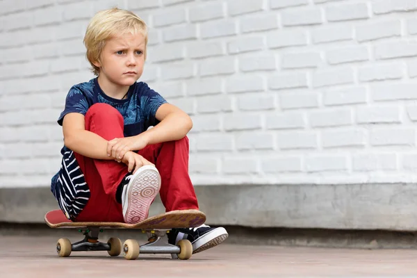 Looking Unhappy Upset Skater Sit Skateboard Children Training Class Skate — Stock Photo, Image