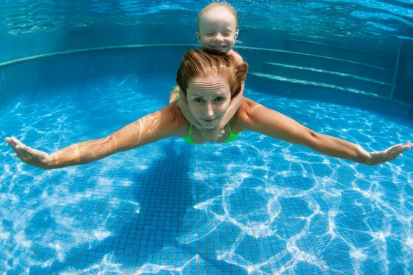 Happy Family Young Mother Baby Boy Learn Swim Dive Underwater — Stock Photo, Image