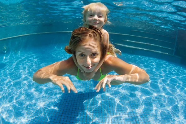 Happy Family Young Mother Baby Boy Learn Swim Dive Underwater — Stock Photo, Image