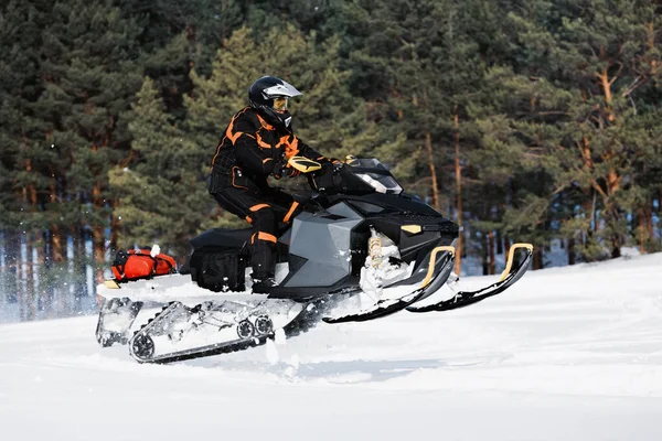 Snowdrift Profundo Motociclista Snowmobile Dirigindo Rápido Cavalgando Com Diversão Neve — Fotografia de Stock