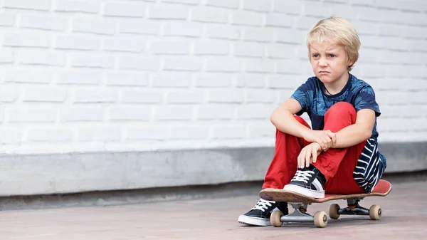 Looking Unhappy Upset Skater Sit Skateboard Children Training Class Skate — Stock Photo, Image