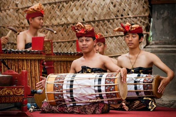 Denpasar Île Bali Indonésie Juin 2016 Groupe Balinais Beaux Hommes — Photo