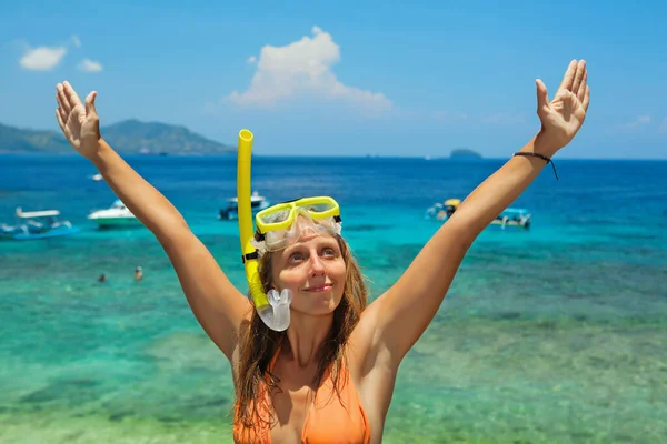 Happy Family Active Young Woman Snorkeling Mask Sea Lagoon Beach — Stock Photo, Image