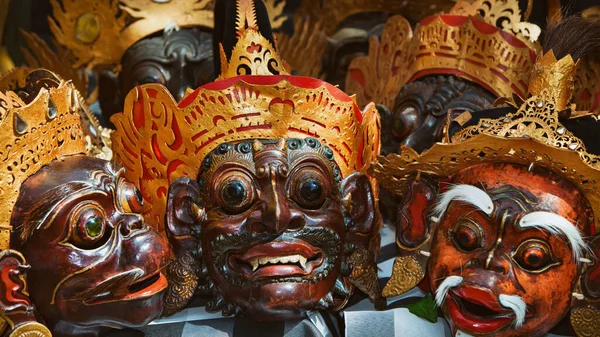 Velhos Trajes Máscaras Balinesas Tradicionais Tari Wayang Topeng Personagens Cultura — Fotografia de Stock