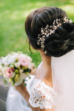 bir rustik tarzda bir buket çiçek tutan gelin buketi evlilik