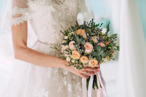 Brud Med Bukett Blommor Rustik Stil Bröllop Bukett — Stockfoto