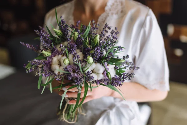 Menyasszony Kezében Egy Csokor Virágot Rusztikus Stílusban Esküvői Csokor — Stock Fotó