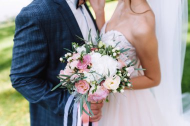 düğün buketi damat gelin gelin holding buket rustik tarzda, hugs