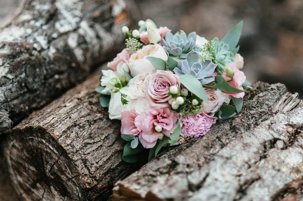 Wedding Bouquet Lies Logs Soft Focus — Stock Photo, Image