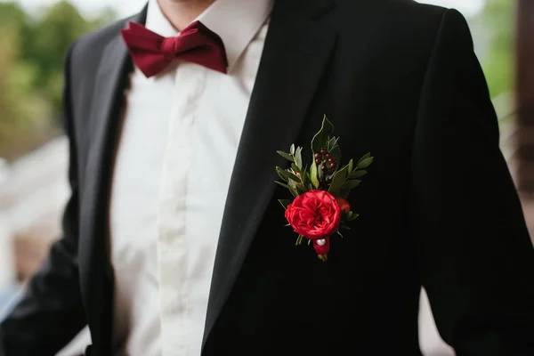 Noivo Uma Jaqueta Casamento Gravata Vermelha Foco Suave — Fotografia de Stock
