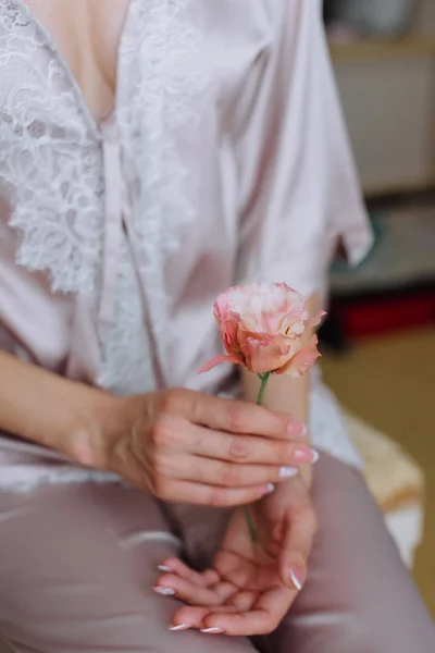 Mariée Tient Rose Rose Foyer Doux — Photo