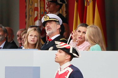 Madrid, İspanya - 12 Ekim 2019: Prenses Leonor, İspanya Kralı VI. Felipe 'ye silahlı kuvvetler gününde Madrid' de tanık oldukları geçit törenini anlattı.