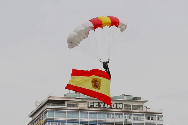 Madrid Espagne Octobre 2019 Parachutiste Armée Air Survole Ville Madrid — Photo