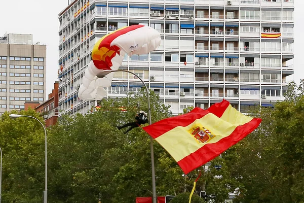 Madrid Espagne Octobre 2019 Parachutiste Armée Air Survole Ville Madrid — Photo