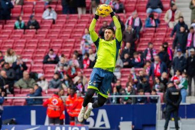 Madrid, İspanya - 3 Mart 2024: Atletico de Madrid ile Real Betis arasındaki lig maçı. Top gerçek Betis oyuncularında. Profesyonel futbol.
