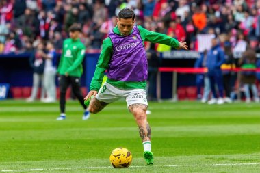 Madrid, İspanya - 3 Mart 2024: Atletico de Madrid ile Real Betis arasındaki lig maçı. Top gerçek Betis oyuncularında. Profesyonel futbol.