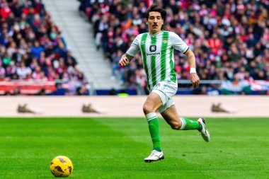 Madrid, İspanya - 3 Mart 2024: Atletico de Madrid ile Real Betis arasındaki lig maçı. Top gerçek Betis oyuncularında. Profesyonel futbol.