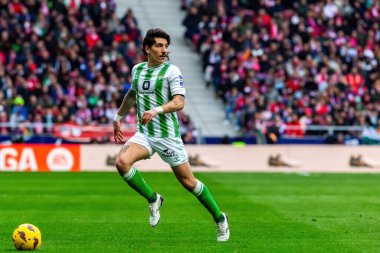 Madrid, İspanya - 3 Mart 2024: Atletico de Madrid ile Real Betis arasındaki lig maçı. Top gerçek Betis oyuncularında. Profesyonel futbol.