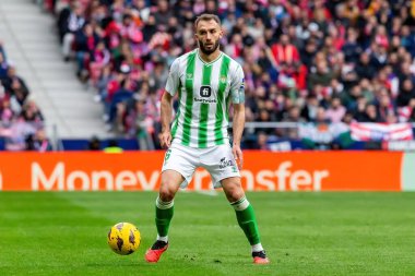 Madrid, İspanya - 3 Mart 2024: Atletico de Madrid ile Real Betis arasındaki lig maçı. Top gerçek Betis oyuncularında. Profesyonel futbol.