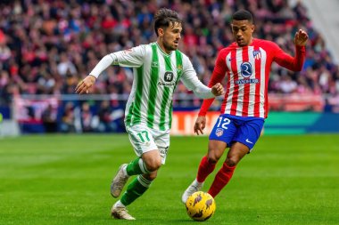 Madrid, İspanya - 3 Mart 2024: Atletico de Madrid ile Real Betis arasındaki lig maçı. Top gerçek Betis oyuncularında. Profesyonel futbol.