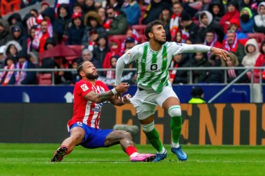 Madrid, İspanya - 3 Mart 2024: Atletico de Madrid ile Real Betis arasındaki lig maçı. Top gerçek Betis oyuncularında. Profesyonel futbol.