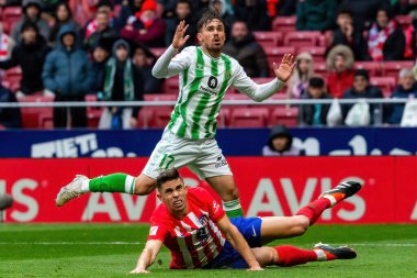 Madrid, İspanya - 3 Mart 2024: Atletico de Madrid ile Real Betis arasındaki lig maçı. Top gerçek Betis oyuncularında. Profesyonel futbol.