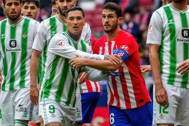 Madrid, İspanya - 3 Mart 2024: Atletico de Madrid ile Real Betis arasındaki lig maçı. Top gerçek Betis oyuncularında. Profesyonel futbol.