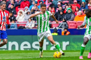 Madrid, İspanya - 3 Mart 2024: Atletico de Madrid ile Real Betis arasındaki lig maçı. Top gerçek Betis oyuncularında. Profesyonel futbol.